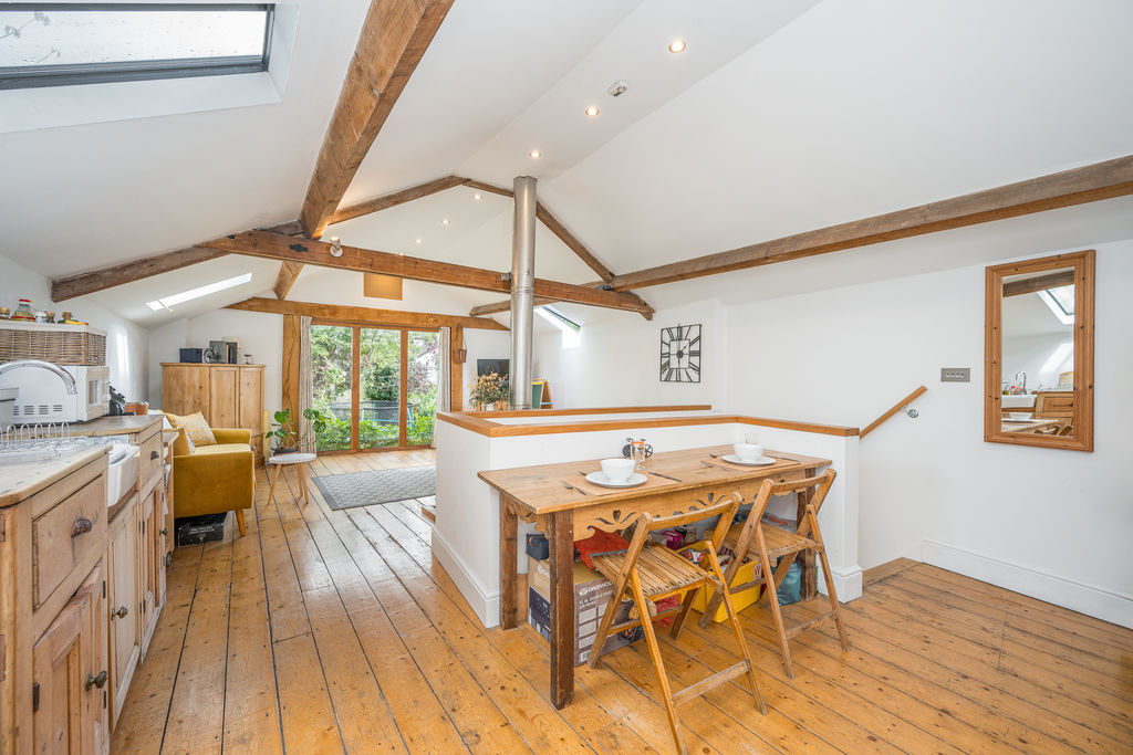 Detached Barn- click for photo gallery